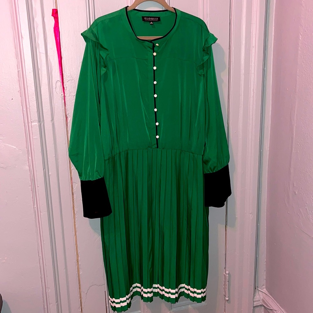 Beautiful Kelly green dress